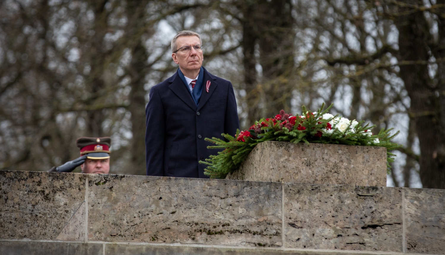 11.11.2025. Valsts prezidenta Edgara Rinkēviča dalība svinīgajā vainagu nolikšanas ceremonijā ceremonijā Rīgas Brāļu kapos, godinot Latvijas Brīvības cīn