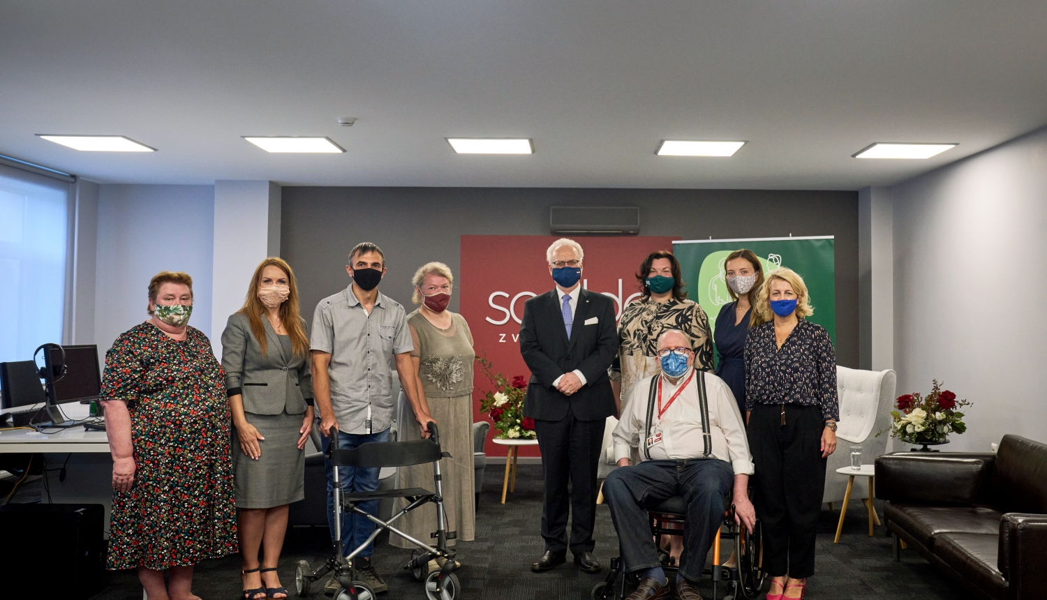 Valsts prezidents Egils Levits apmeklēja sociālo uzņēmumu “Sonido”, lai ar uzņēmuma darbiniekiem pārrunātu nodarbinātības iespējas cilvēkiem ar invaliditāti, kā arī iepazītos ar uzņēmuma sociālo projektu “Parunāsim?”