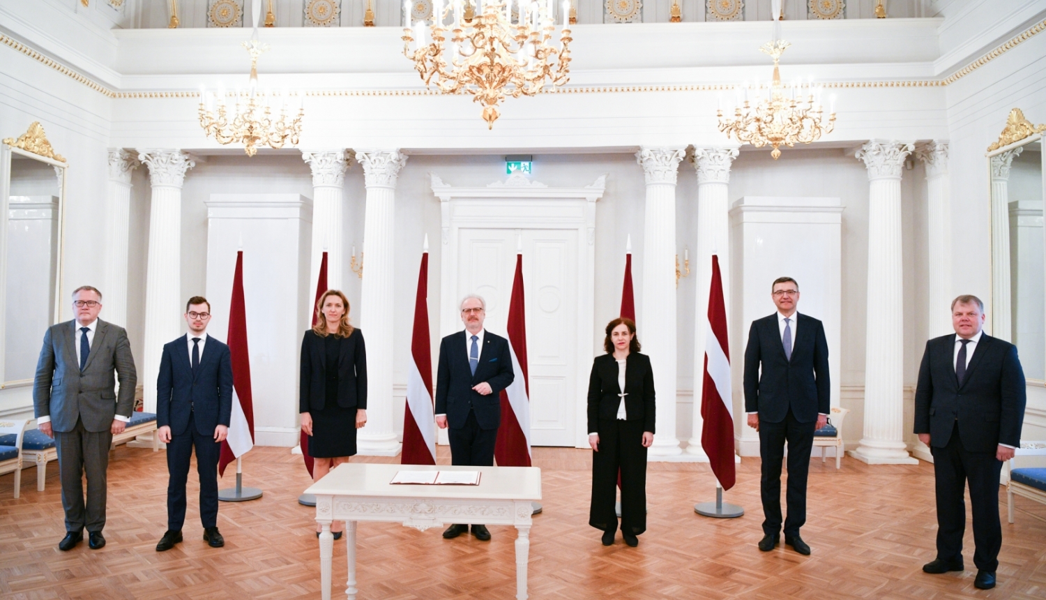 No kreisās: A. Ašeradens, A. T. Plešs, I. Ilvesa, E. Levits, I. Šuplinska, J. Reirs, G. Kaminskis