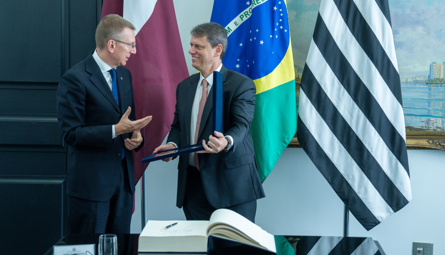 Valsts prezidents Edgars Rinkēvičs darba vizītē Brazīlijā apmeklēja Sanpaulu, kur tikās ar Sanpaulu pavalsts gubernatoru Tarsisiu Gomisu Di Freitasu