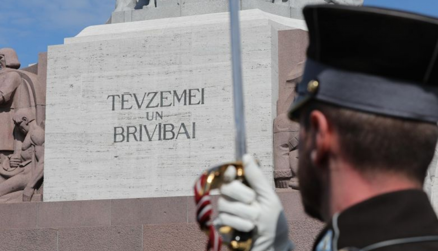 Valsts prezidents sveic Latvijas armiju tās dibināšanas 99. gadadienā