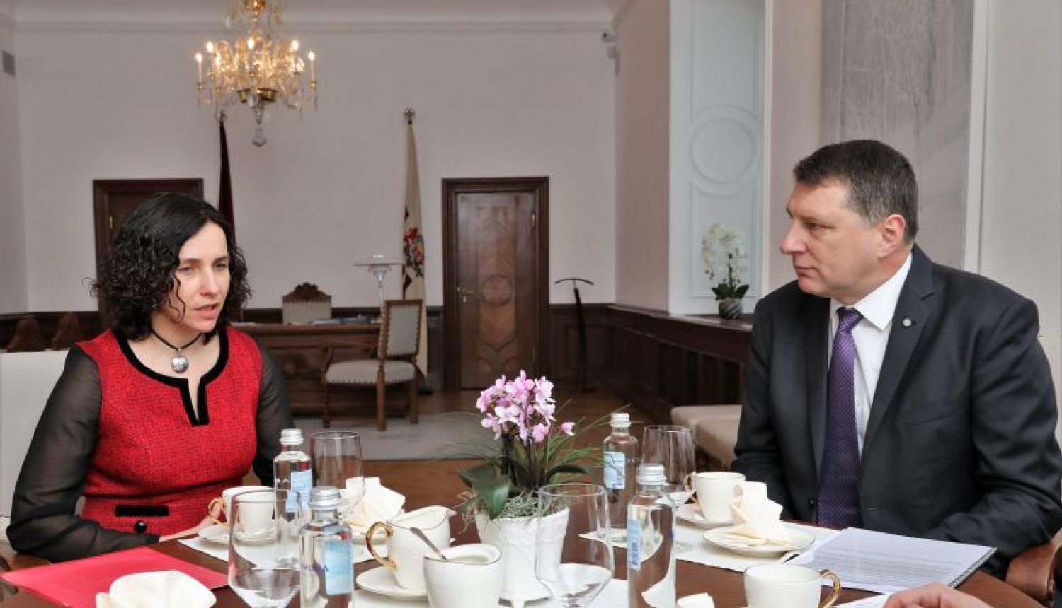 Valsts prezidents Raimonds Vējonis tiekas ar izglītības un zinātnes ministri Ilgu Šuplinsku