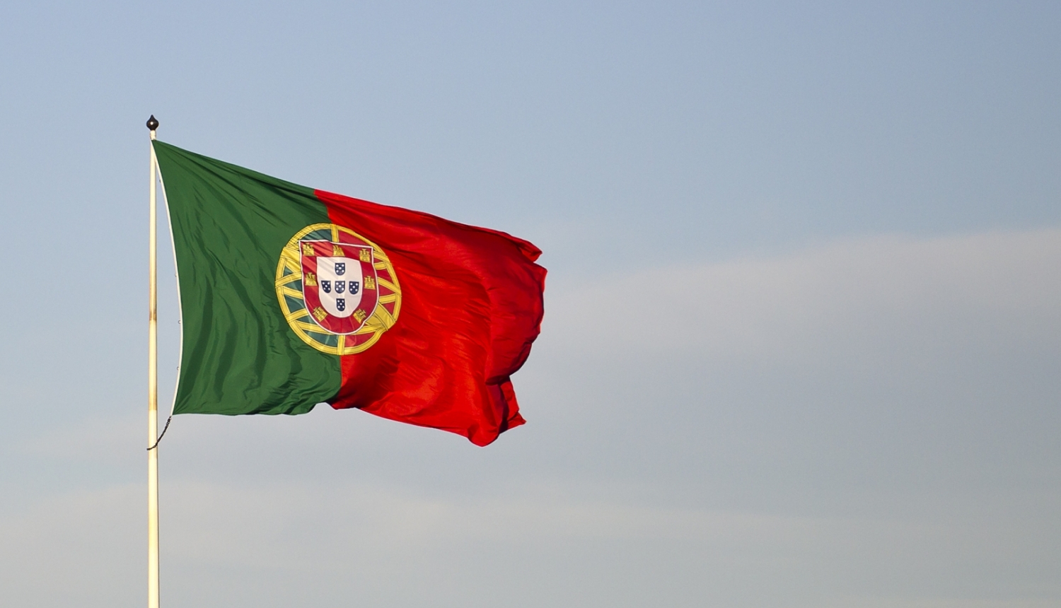 Plīvojošs Portugāles karogs