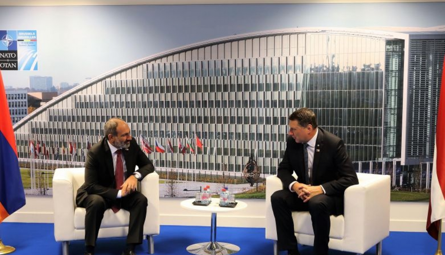 Valsts prezidents Raimonds Vējonis NATO samita laikā tiekas ar Armēnijas premjerministru Nikolu Pašinjanu
