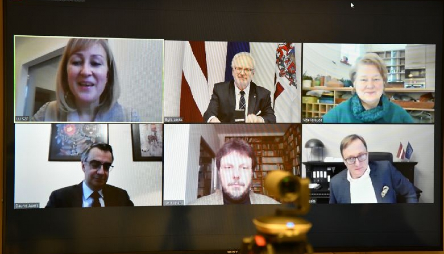 Valsts prezidents piedalās paneļdiskusijā “Latvijas mērķi Eiropas Savienībā: nākamie 15 gadi” Valsts prezidents piedalās paneļdiskusijā “Latvijas mērķi Eiropas Savienībā: nākamie 15 gadi”