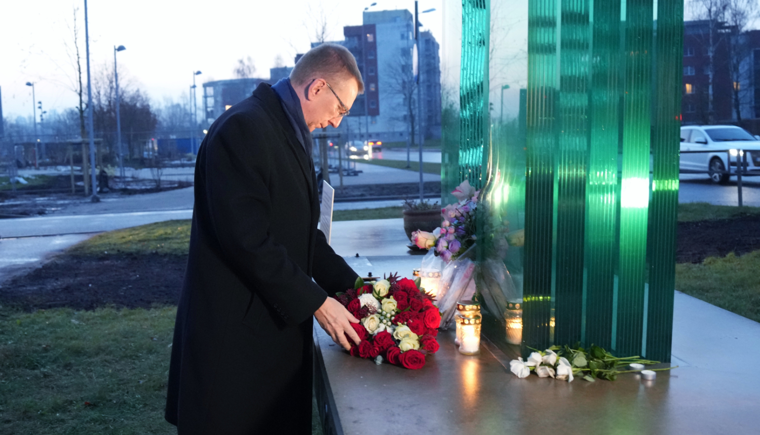 Valsts prezidents Edgars Rinkēvičs apmeklēja Zolitūdes traģēdijas vietu