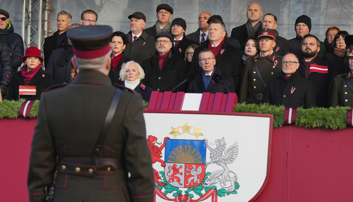 Valsts prezidents uzrunā militārajā parādē