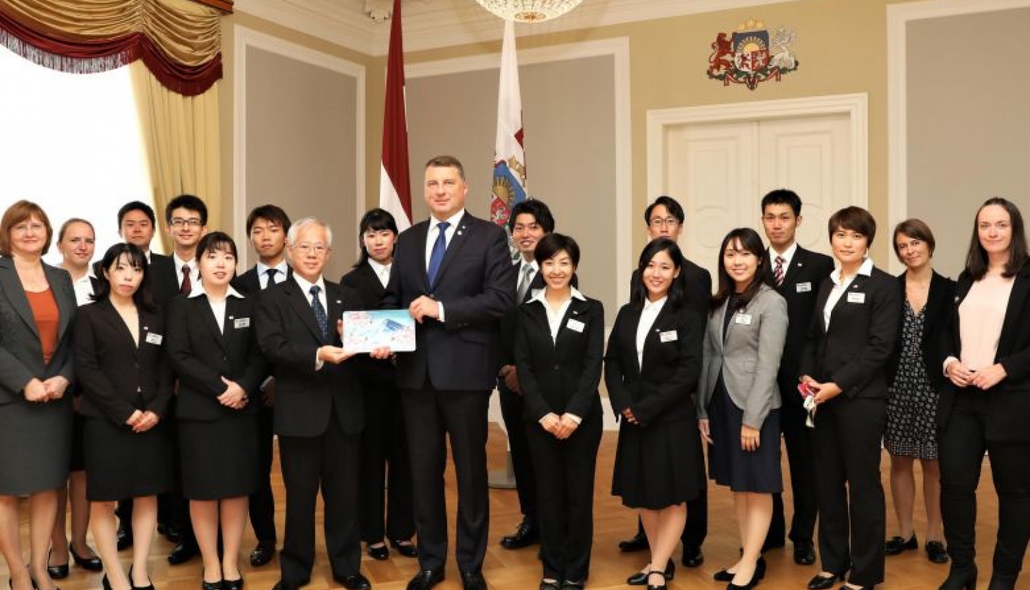 Valsts prezidents tiekas ar Latvijas – Japānas apmaiņas programmas jauniešiem no Japānas