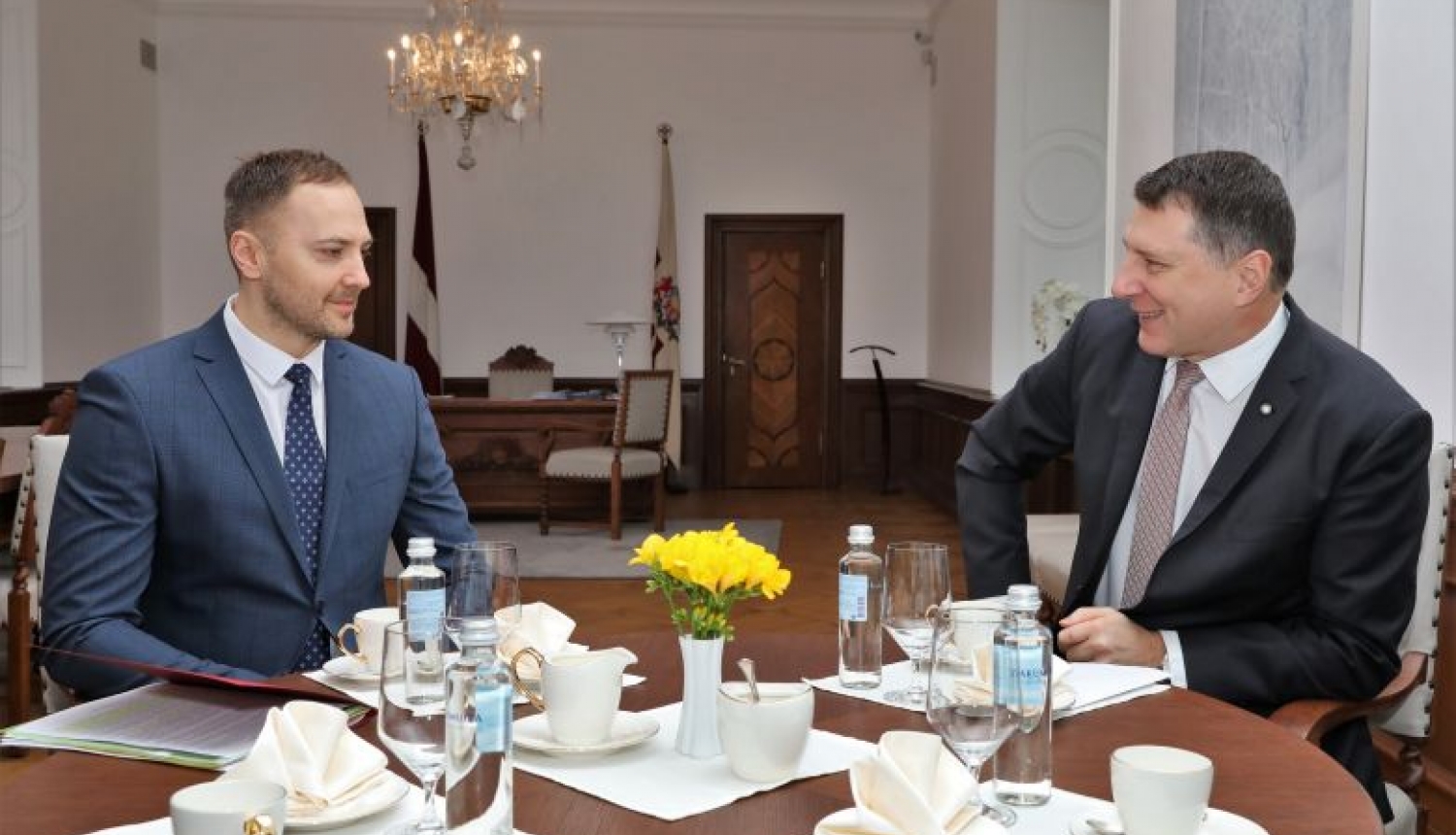 Valsts prezidents Raimonds Vējonis tiekas ar iekšlietu ministru Sandi Ģirģenu