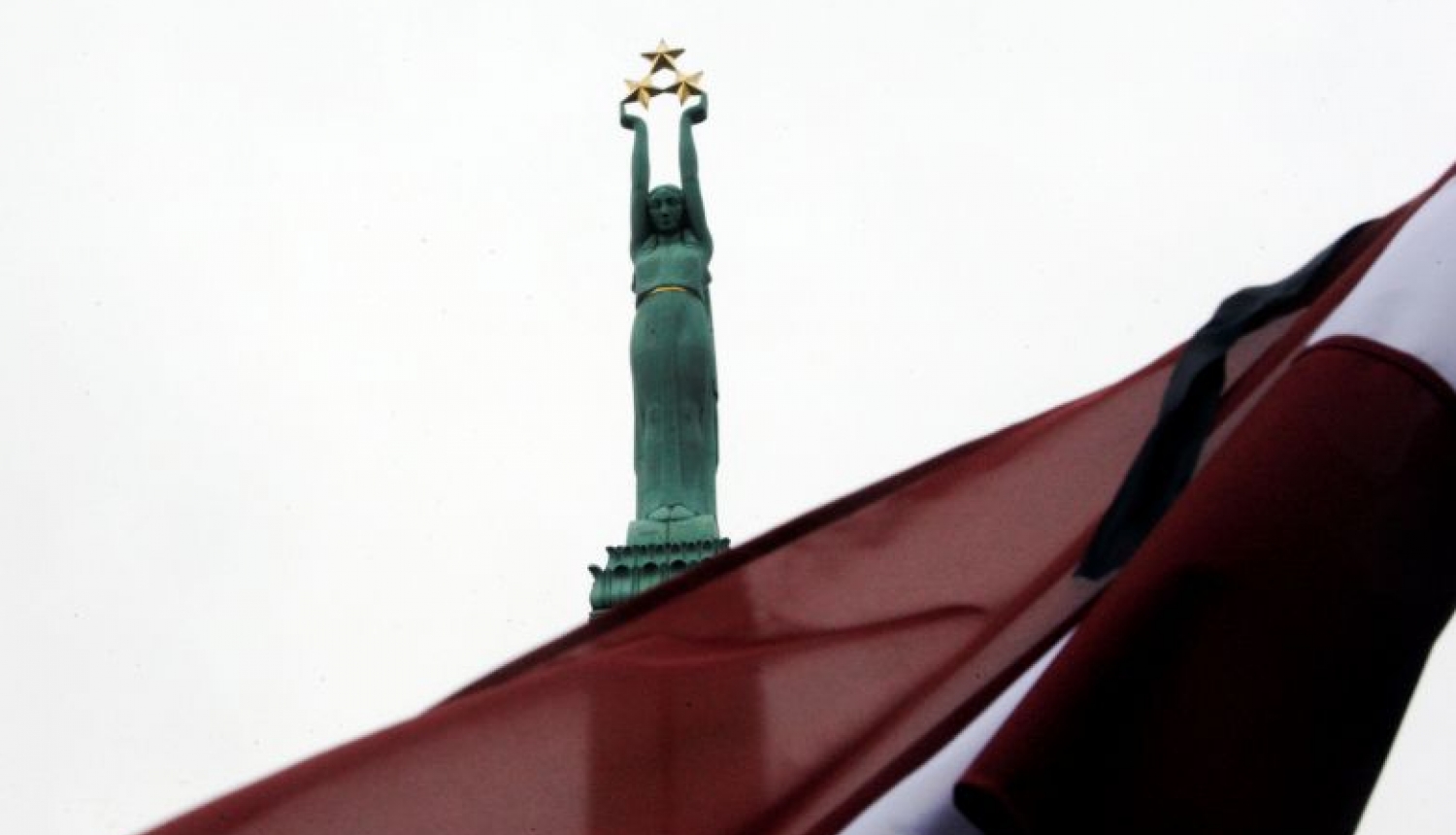 Valsts prezidents Raimonds Vējonis piemin komunistiskā režīma upurus pasākumos Rīgas pilī, pie Brīvības pieminekļa un Litenē
