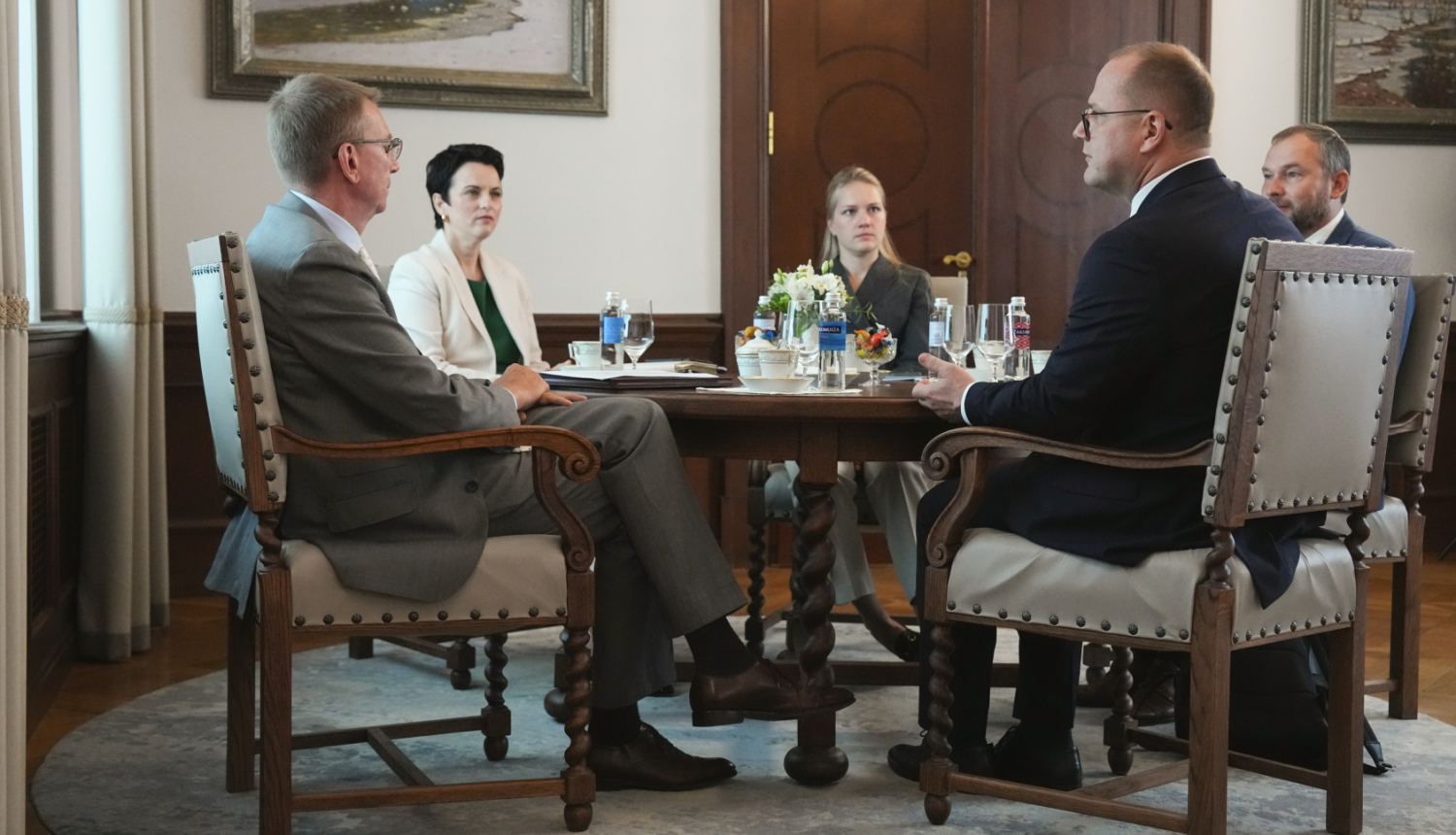 Valsts prezidents Edgars Rinkēvičs tiekas ar viedās administrācijas un reģionālās attīstības ministru Raimondu Čudaru
