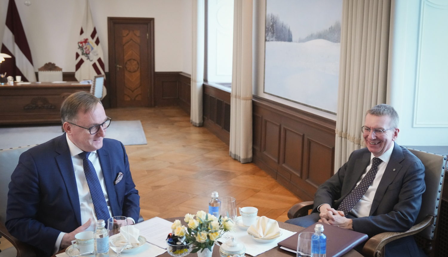 Valsts prezidenta Edgara Rinkēviča tikšanās ar Latvijas Bankas prezidentu Mārtiņu Kazāku Rīgas pilī 3. martā