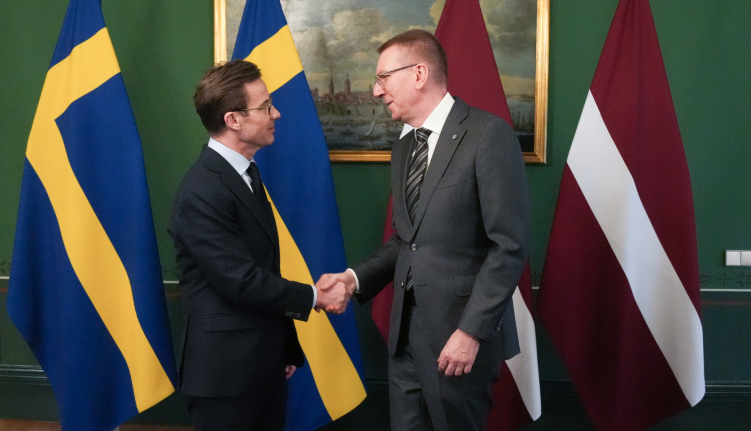 Valsts prezidents pauž pateicību par Zviedrijas pirmās NATO misijas nosūtīšanu uz Latviju