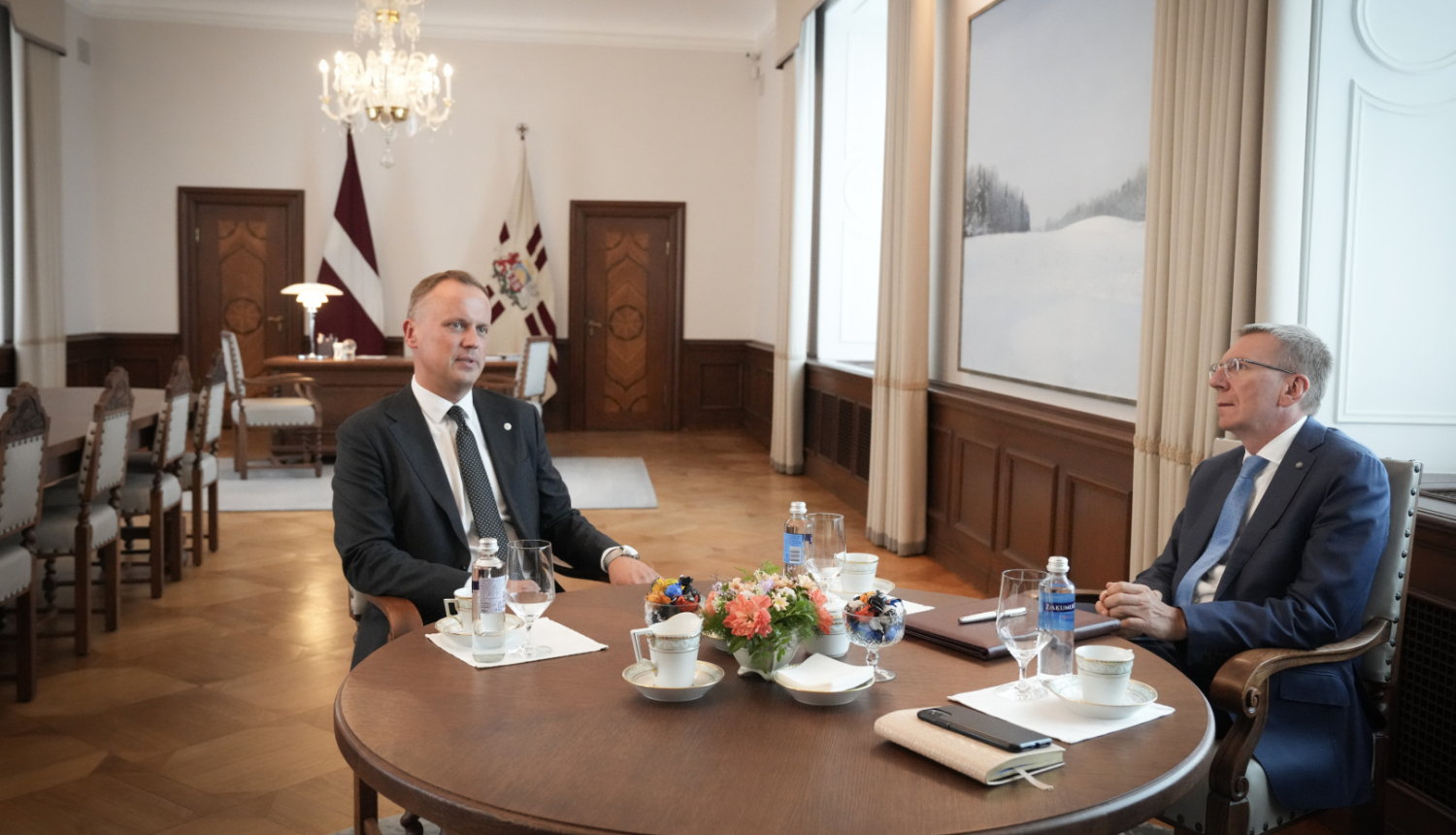 Valsts prezidents Edgars Rinkēvičs Rīgas pilī tiekas ar Saeimas frakcijas “Apvienotais saraksts” priekšsēdētāju Edgaru Tavaru