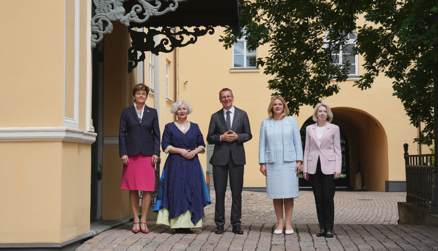 Valsts prezidents tiekas ar Latvijas ārpolitikas īstenošanā iesaistītajām valsts augstākajām amatpersonām