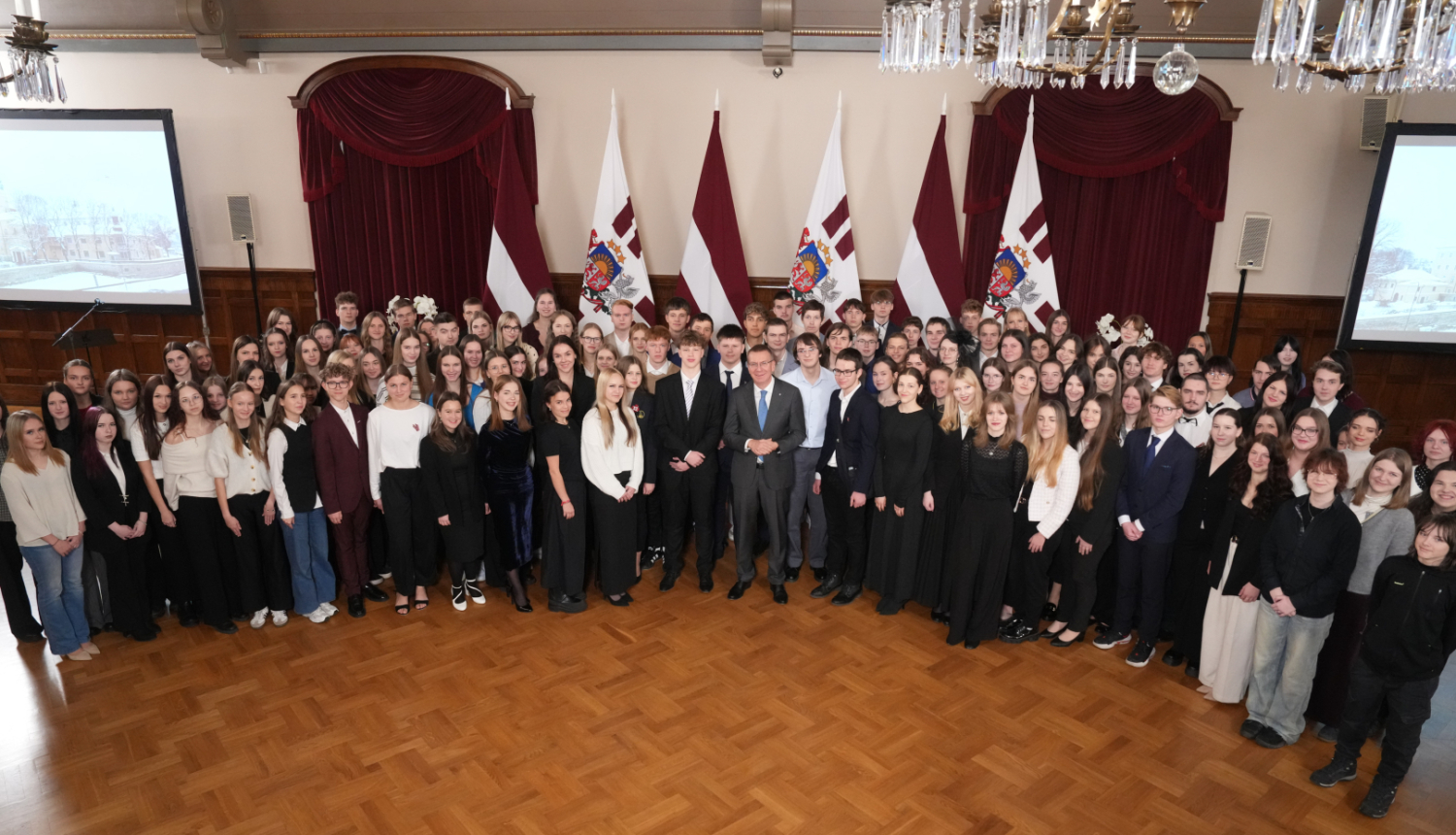 Valsts prezidents Edgars Rinkēvičs tiekas ar 18. novembra runu konkursa dalībniekiem no 10.-12. klasēm