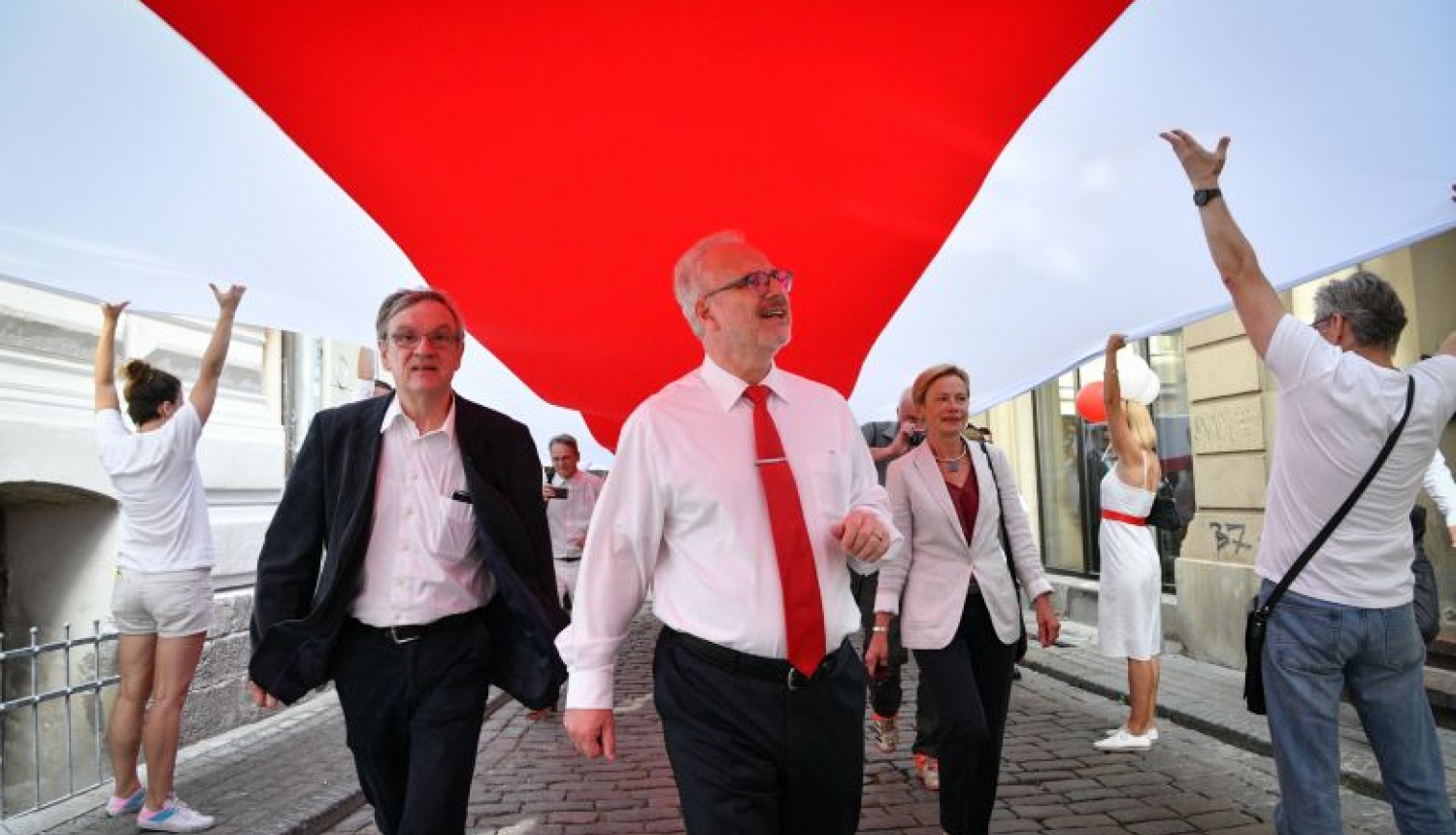Valsts prezidents Egils Levits 23. augustā piedalījās pilsoniskās sabiedrības piketā, kas tika rīkots Baltkrievijas tautas demokrātiskās kustības atbalstam