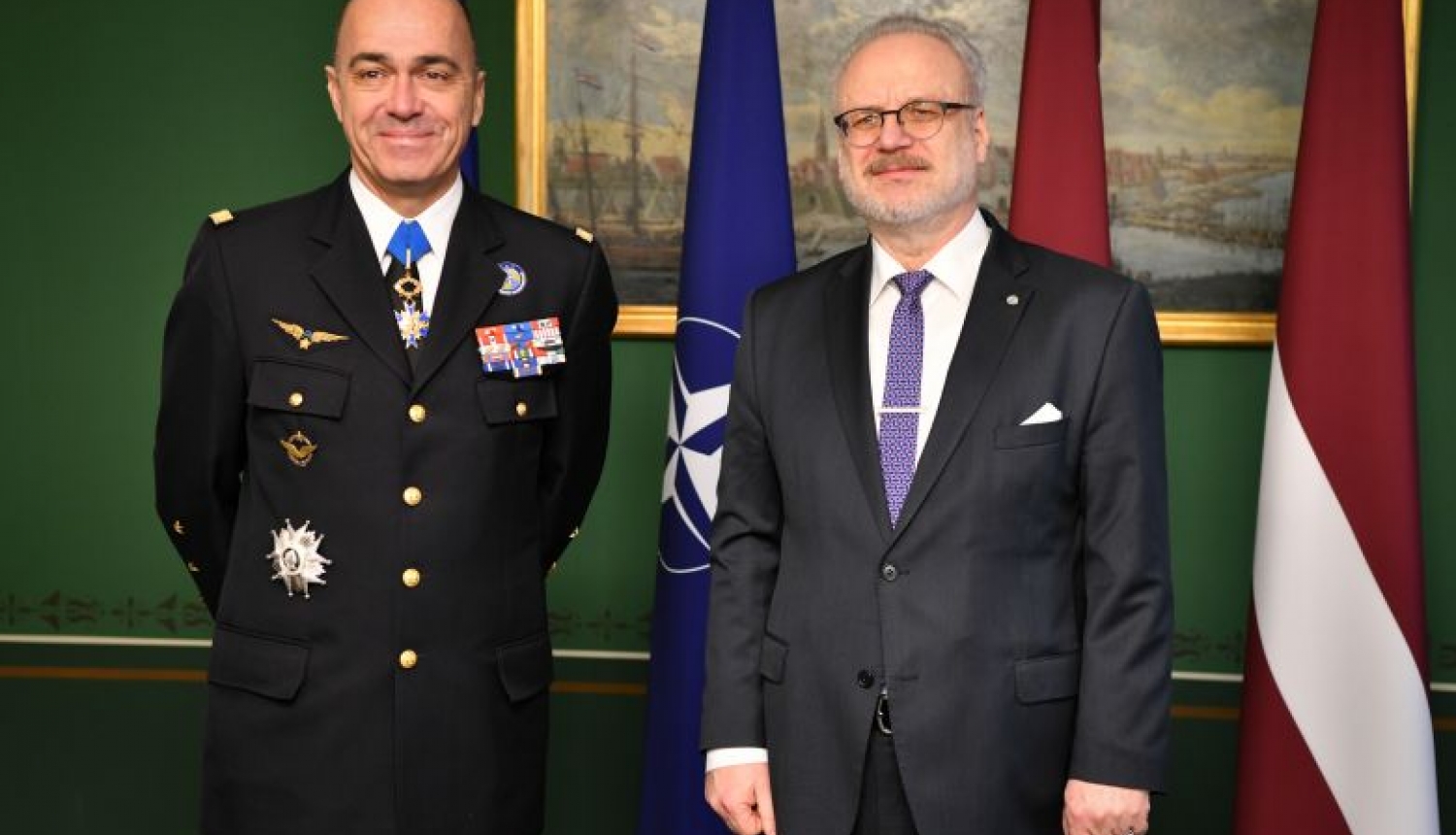 Valsts prezidents un NATO komandieris apspriežas par NATO attīstību