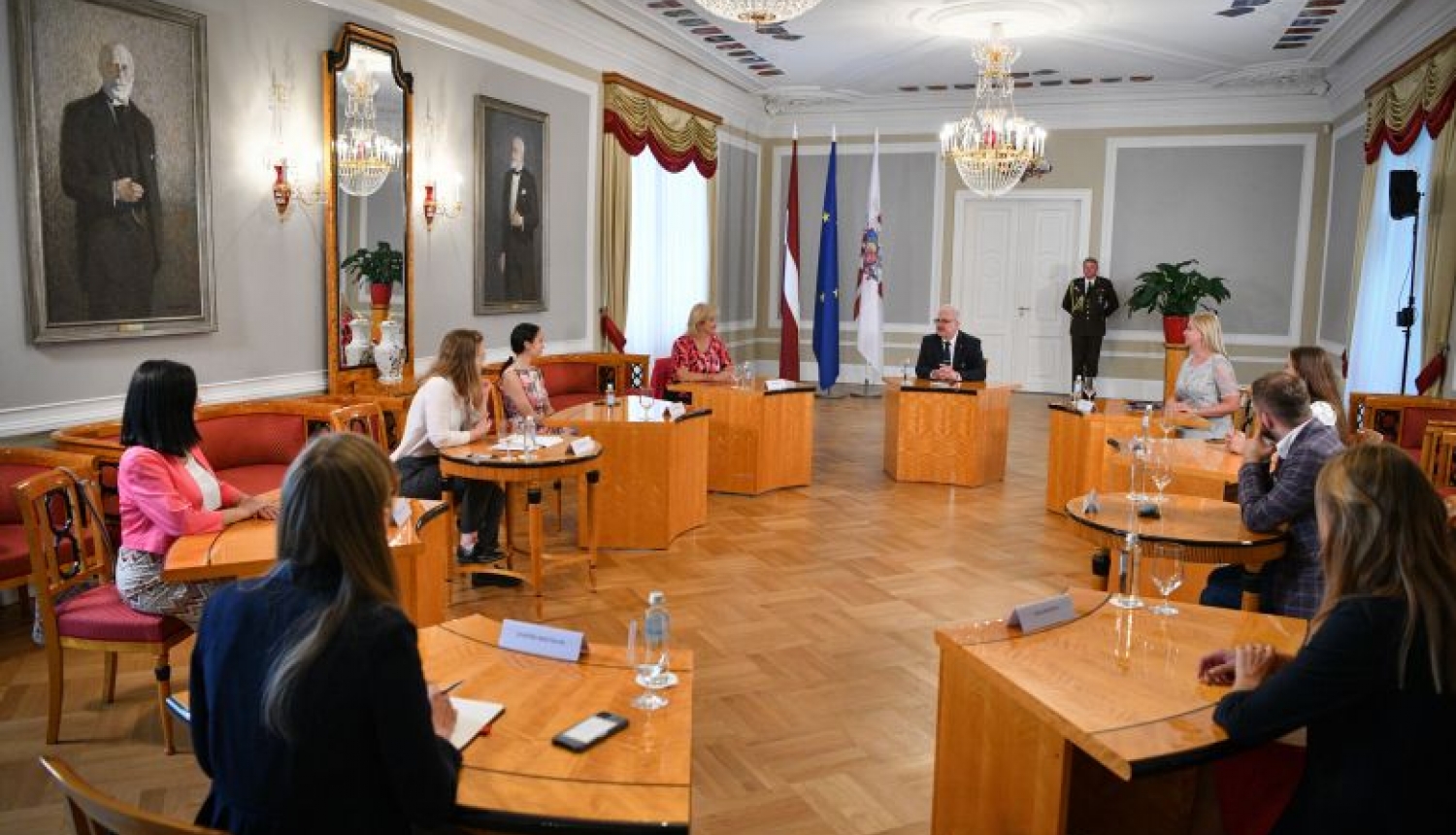 Saruna Rīgas pilī par bērnu ārpusģimenes aprūpi Latvijā