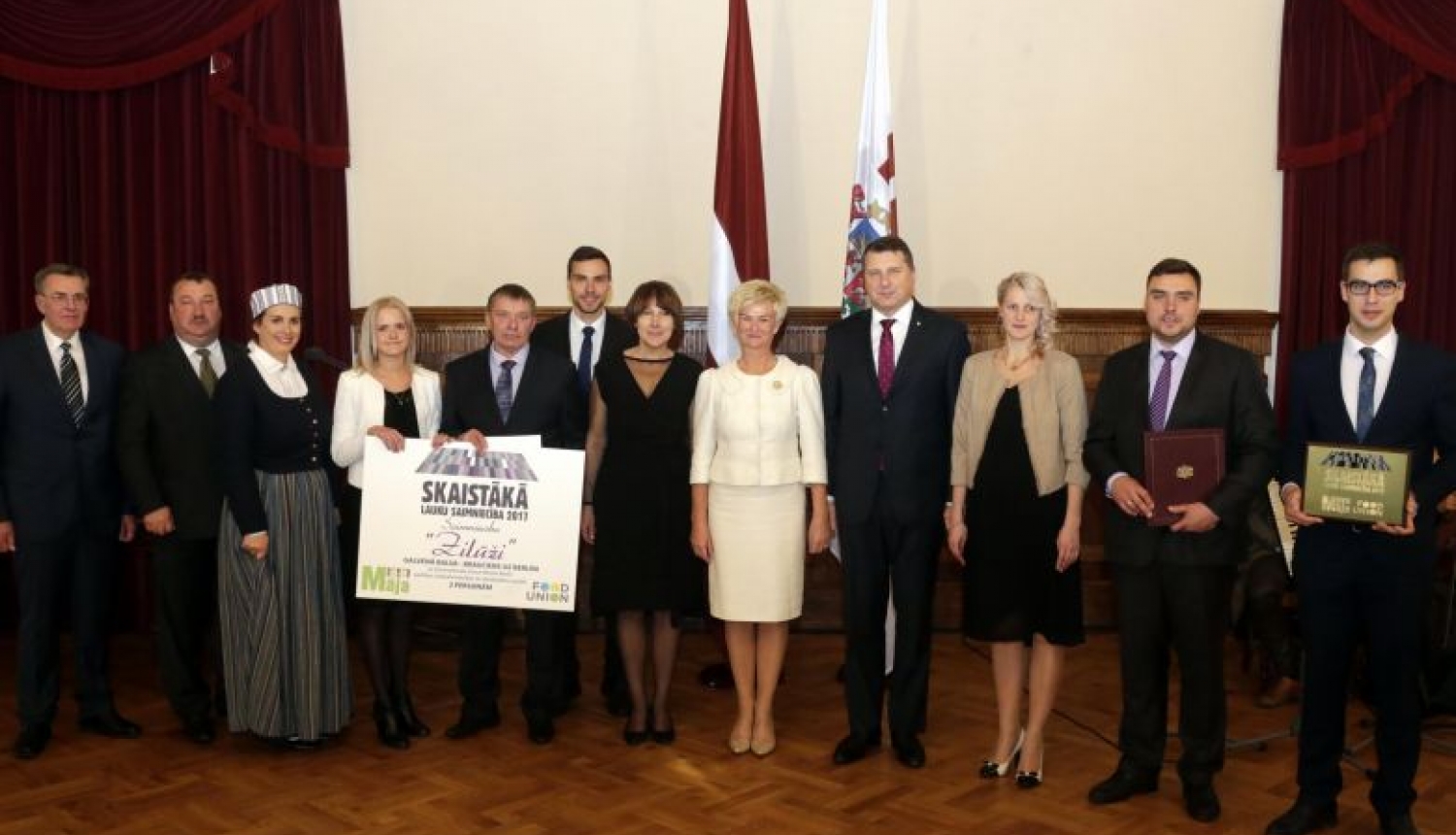 Valsts prezidents apbalvo skaistākās lauku saimniecības