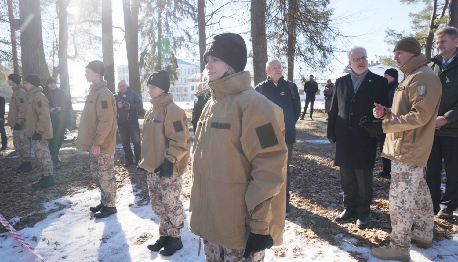 Valsts aizsardzības mācības nodarbība Gulbenes novada vidusskolā 