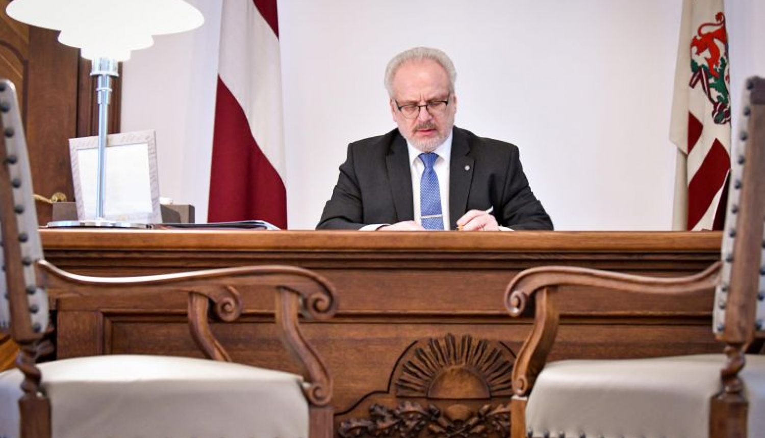 Valsts prezidents Egils Levits izskatījis 17 notiesāto personu apžēlošanas lūgumus Valsts prezidents Egils Levits izskatījis 17 notiesāto personu apžēlošanas lūgumus