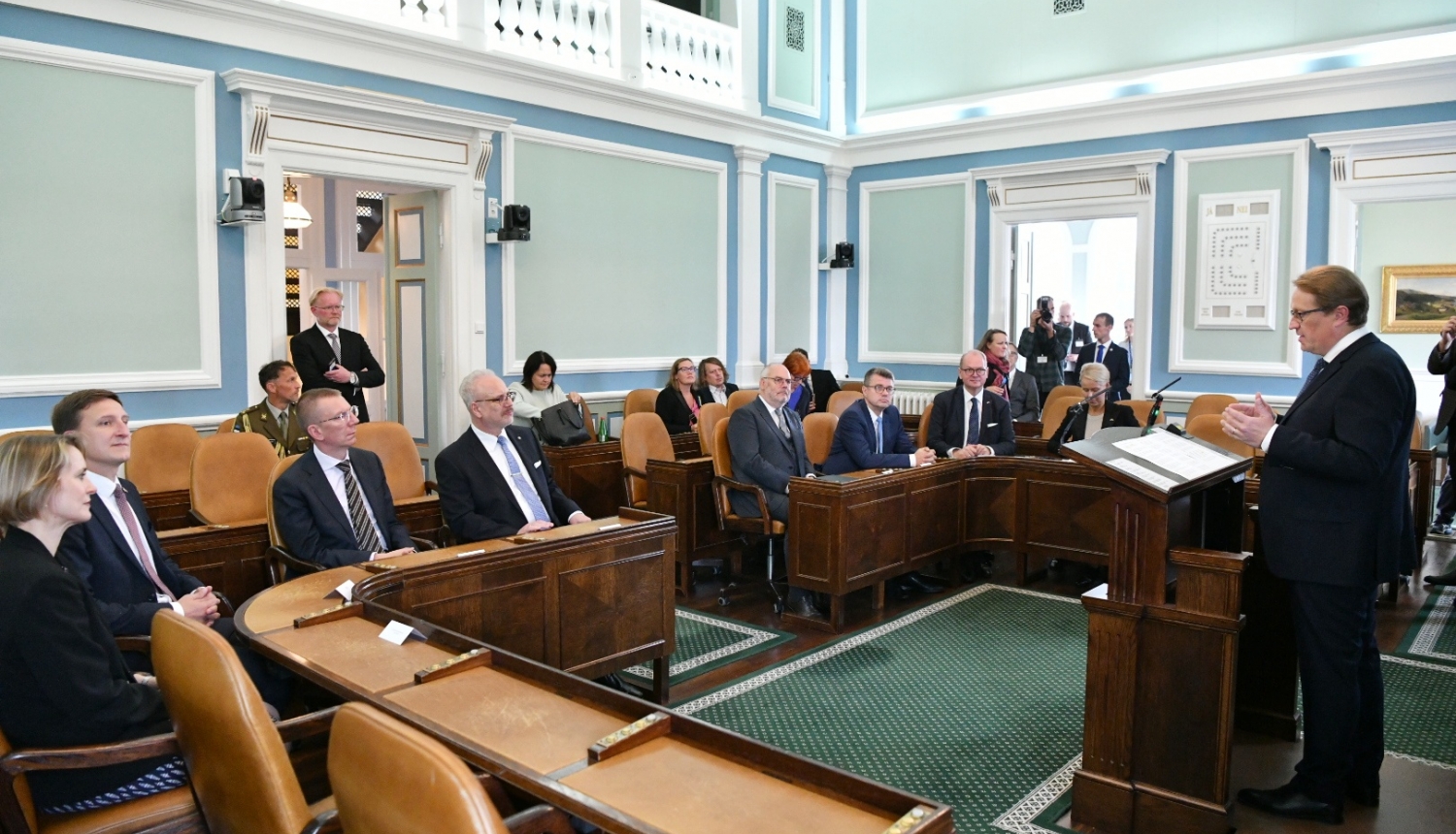 Darba vizītes delegācija sēž Islandes parlamentā