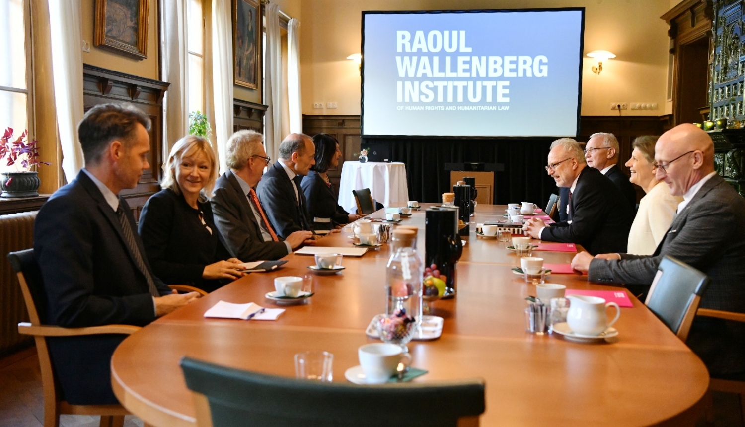 Valsts prezidents Egils Levits tiekas ar Raūla Vallenberga institūta pārstāvjiem