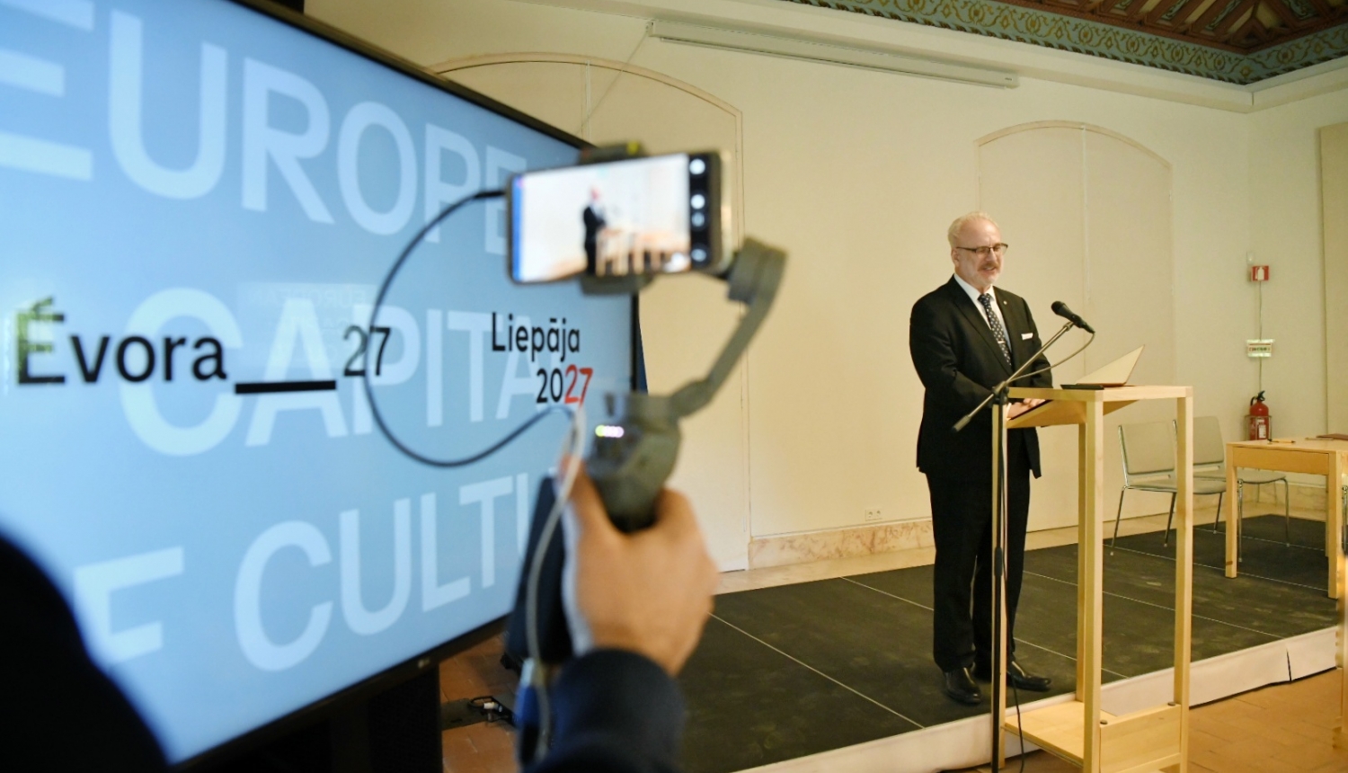 14.04.2023. Saprašanās memoranda parakstīšana starp 2027. gada Eiropas kultūras galvaspilsētām - Evoru un Liepāju. Foto: Valsts prezidents Egils Levits sniedz uzrunu. 