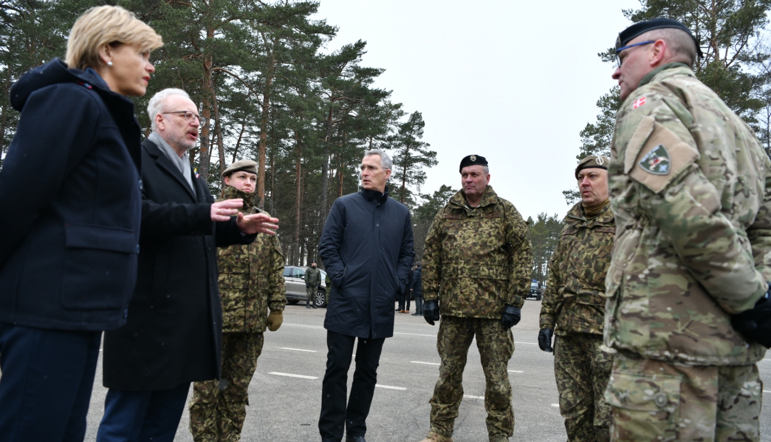 Valsts prezidents Egils Levits un NATO ģenerālsekretārs Jens Stoltenbergs apmeklē Ādažu militāro bāzi