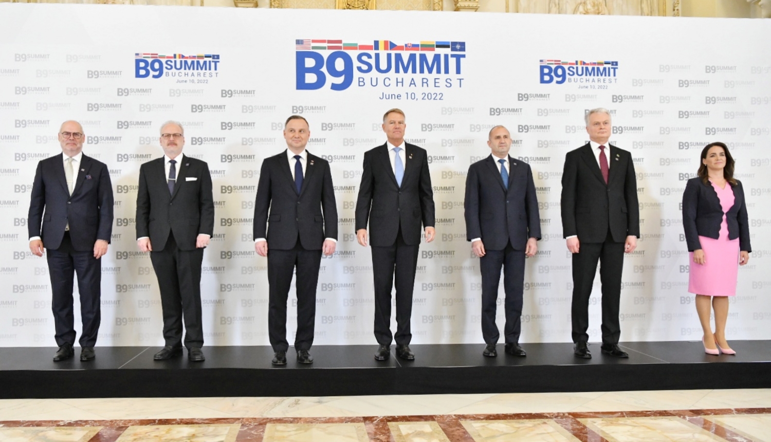 Valsts prezidents piedalās NATO Austrumu flanga valstu vadītāju sanāksmē Bukarestē. 