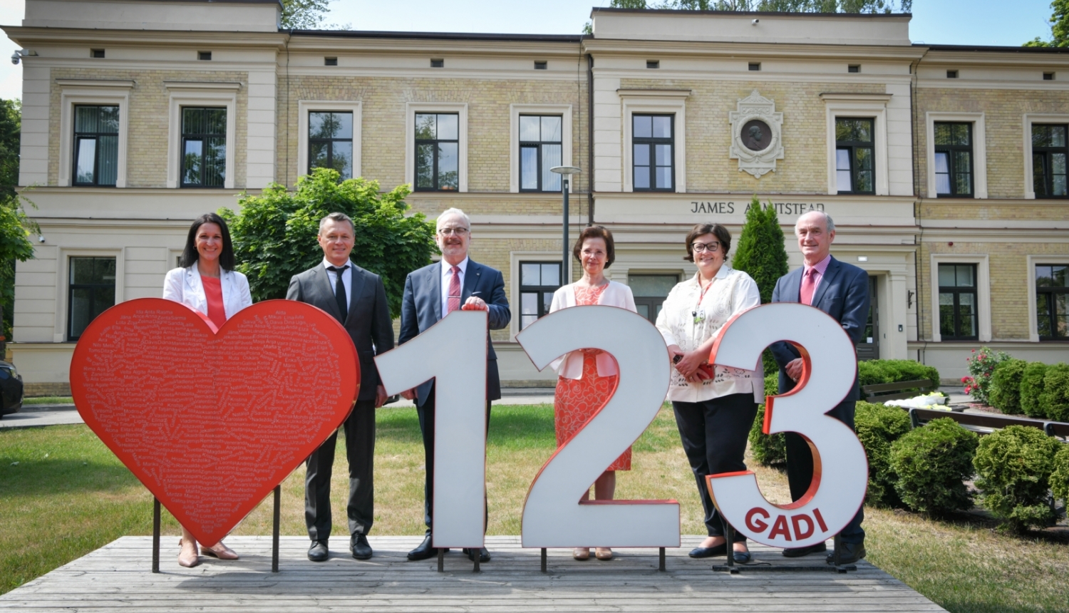 28.06.2023. Valsts prezidents Egils Levits un Andra Levite apmeklē Bērnu klīnisko universitātes slimnīcu