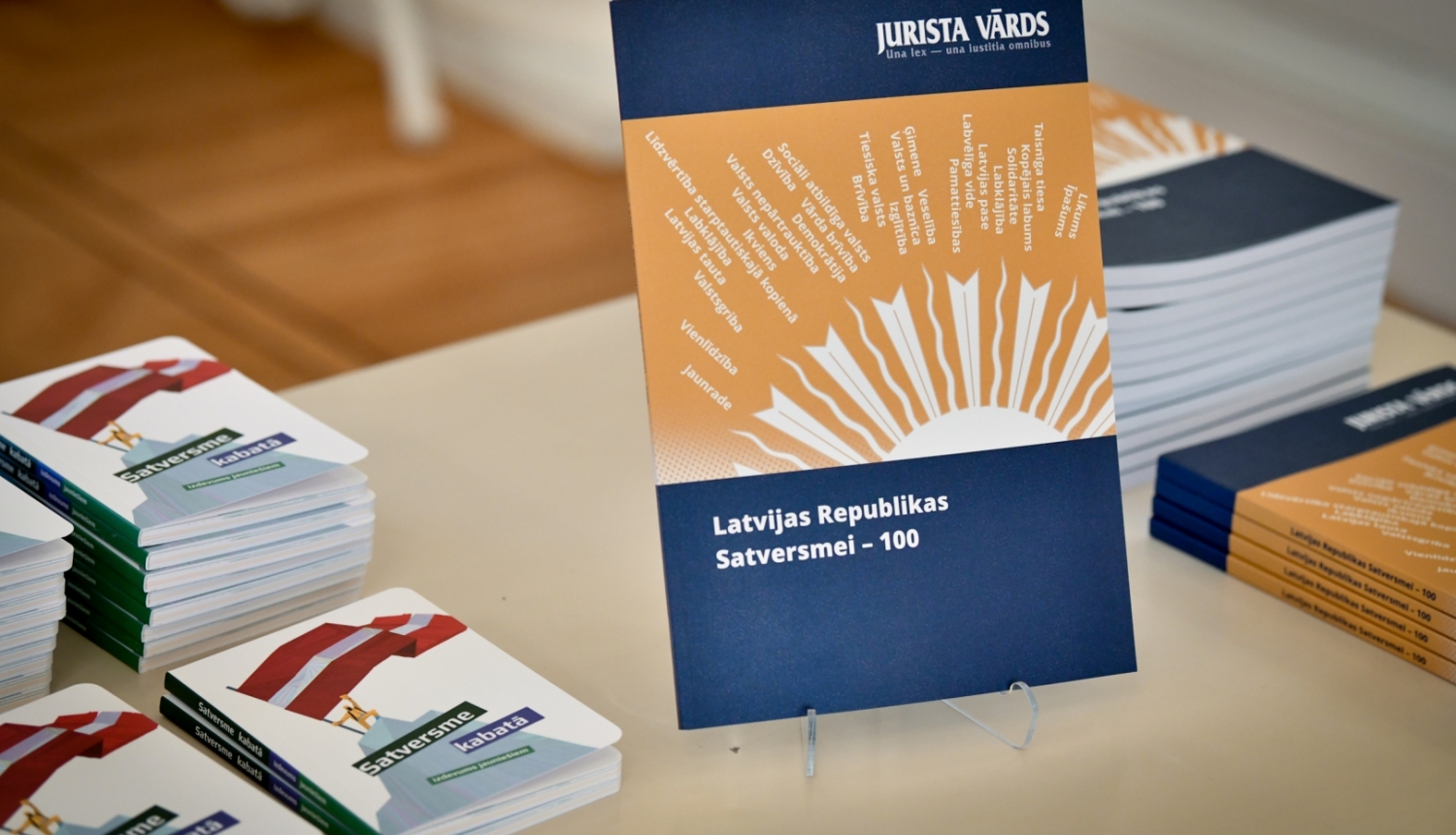 Eseju krājums-grāmatžurnāls “Latvijas Republikas Satversmei – 100” 