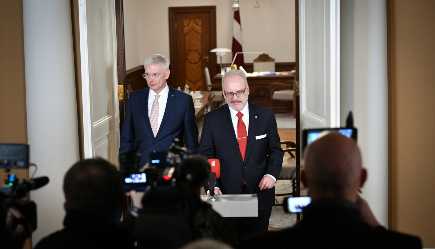 09.12.2022. Valsts prezidents Egils Levits tiekas ar Ministru prezidentu Krišjāni Kariņu 2022. gada 9. decembrī. 