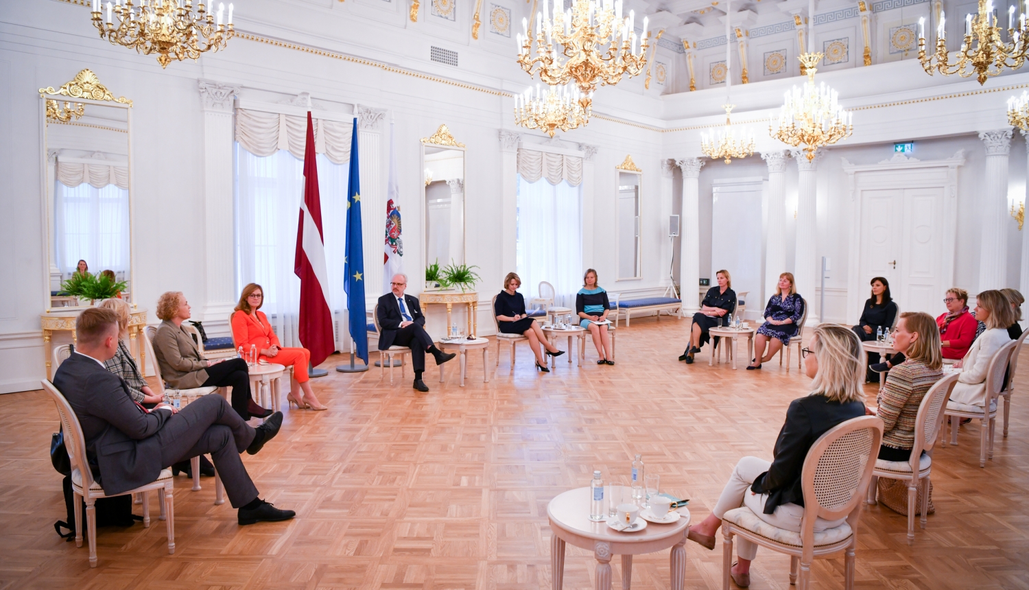Valsts prezidenta tikšanās Rīgas pilī ar Latvijas profesionāļiem, kuri strādā nozīmīgās starptautiskajās organizācijās