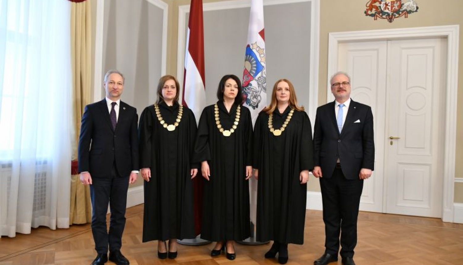 Valsts prezidentam tiesneša zvērestu dod tiesneses Līga Ašitoka, Edīte Turkopule un Silvija Kuškina