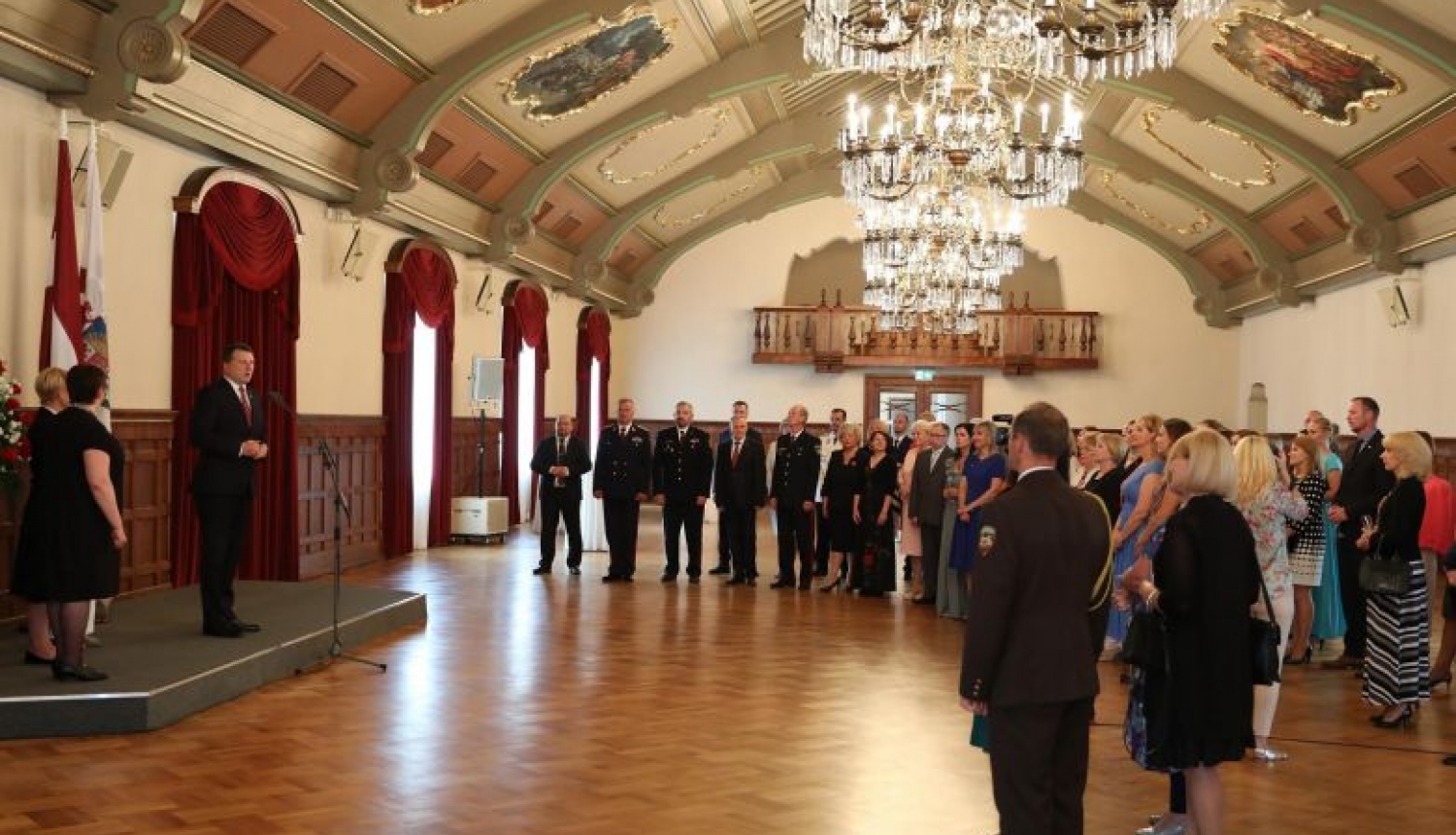 Valsts prezidents Rīgas pilīs sveic XXVI Vispārējo latviešu Dziesmu un XVI Deju svētku organizatorus Valsts prezidents Rīgas pilīs sveic XXVI Vispārējo latviešu Dziesmu un XVI Deju svētku organizatorus