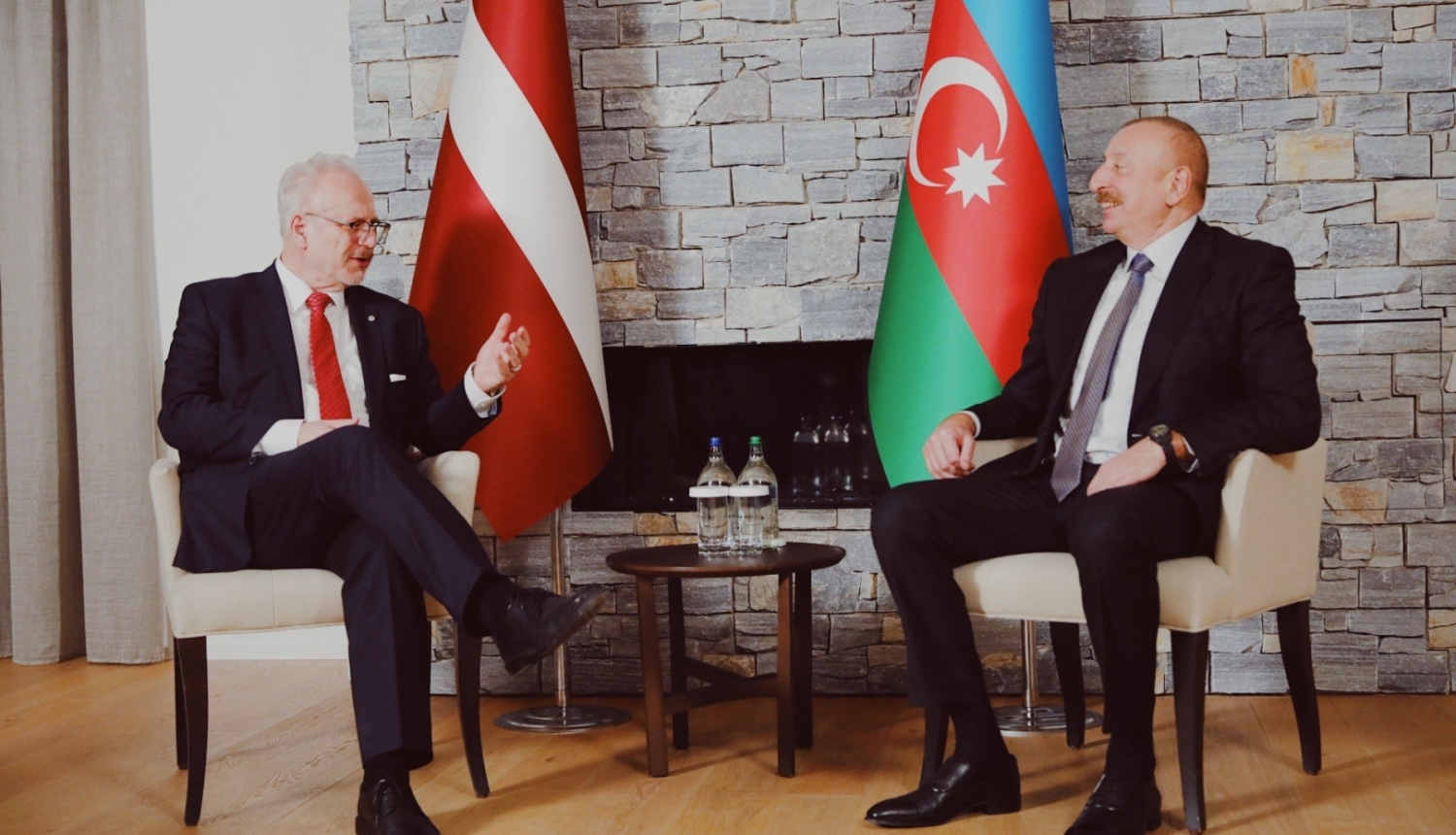 18.01.2023. Valsts prezidents Egils Levits Davosā tiekas ar Azerbaidžānas prezidentu Azerbaidžānas prezidentu Ilhamu Alijevu . Foto autors: Dāvis Doršs, Valsts prezidenta kanceleja.