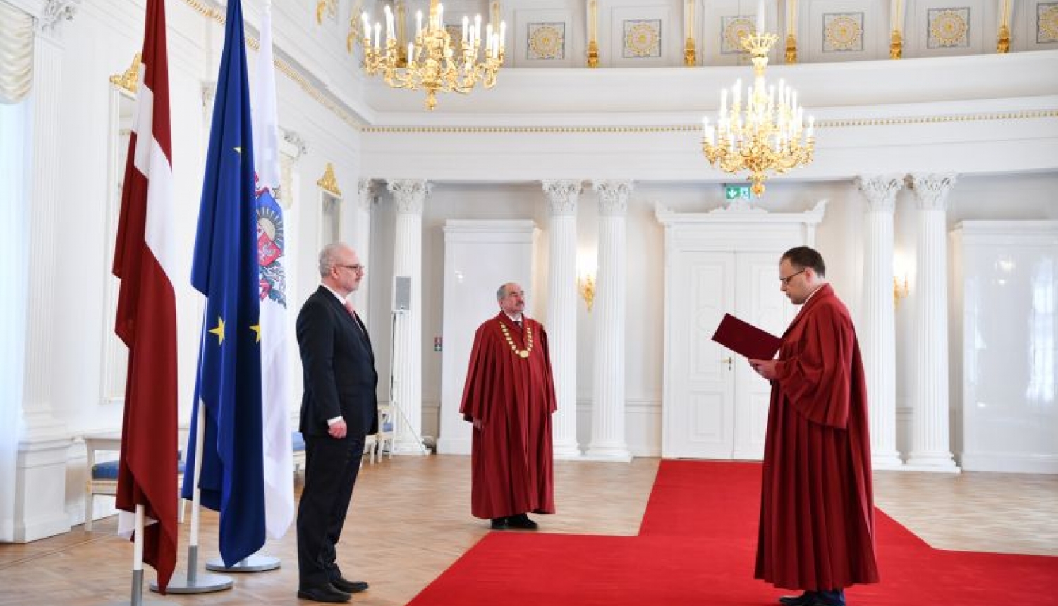 Valsts prezidentam tiesneša zvērestu dod Augstākās tiesas tiesnesis Kaspars Balodis