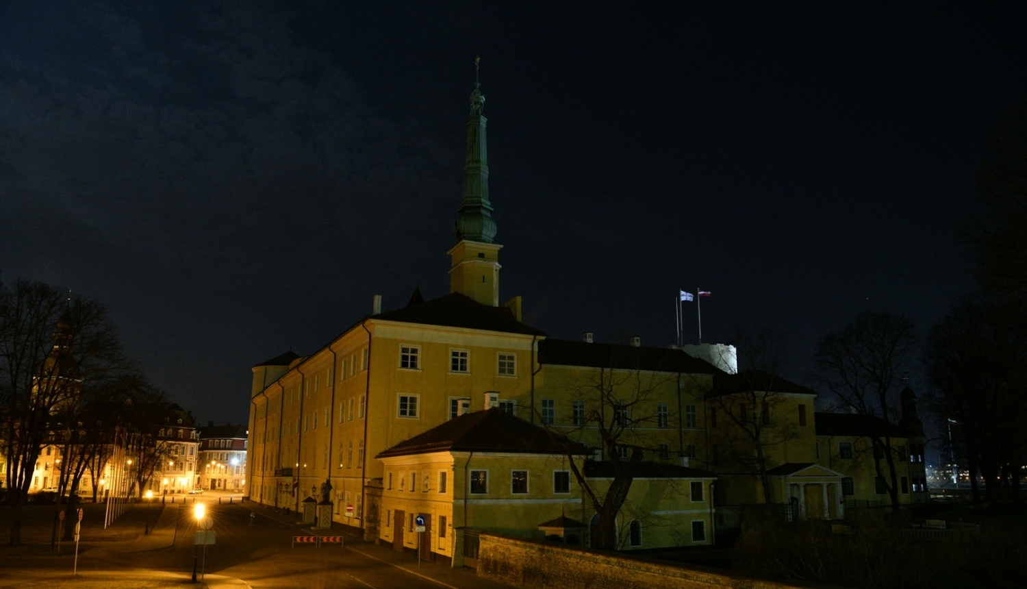 Rīgas pils tumsā