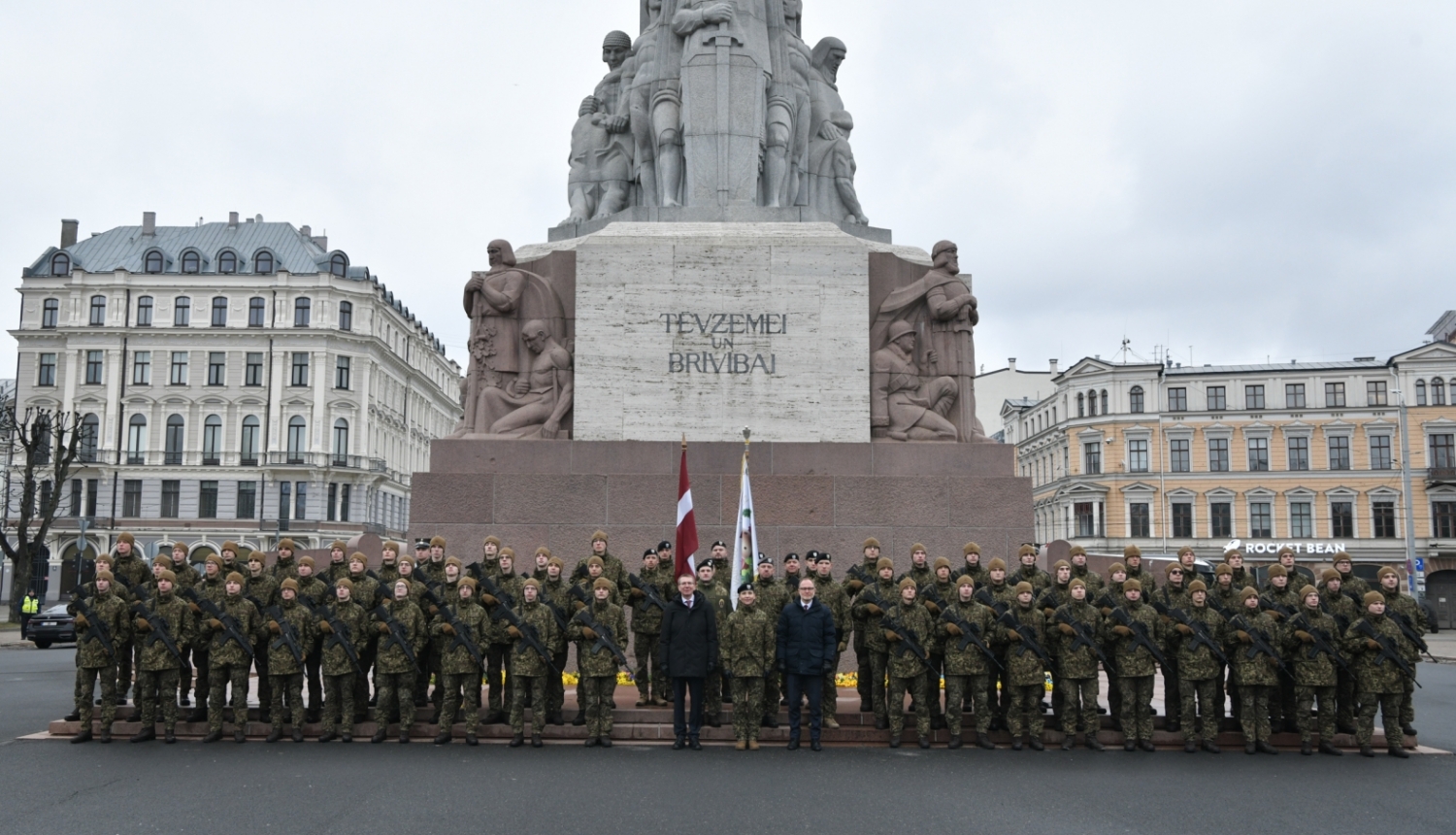 29.02.2024. NBS Štāba bataljona VAD karavīru zvēresta došanas ceremonijā pie Brīvības pieminekļa