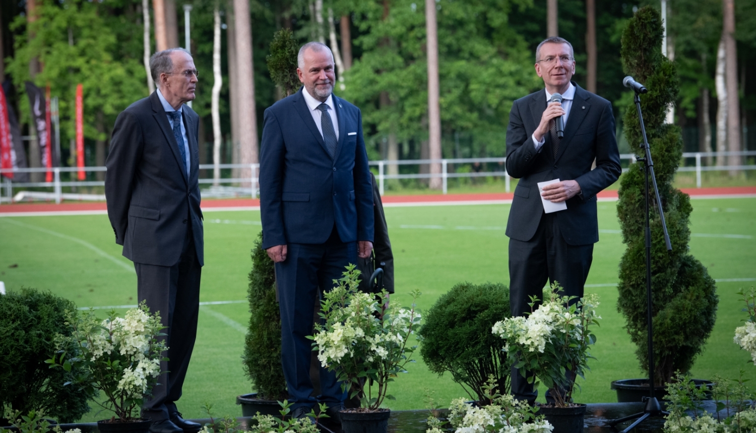 04.08.2023. Valsts prezidents Edgars Rinkēvičs saka uzrunu "Valsts prezidenta balva 2023" sacensību atklāšanā Jāņa Daliņa stadionā