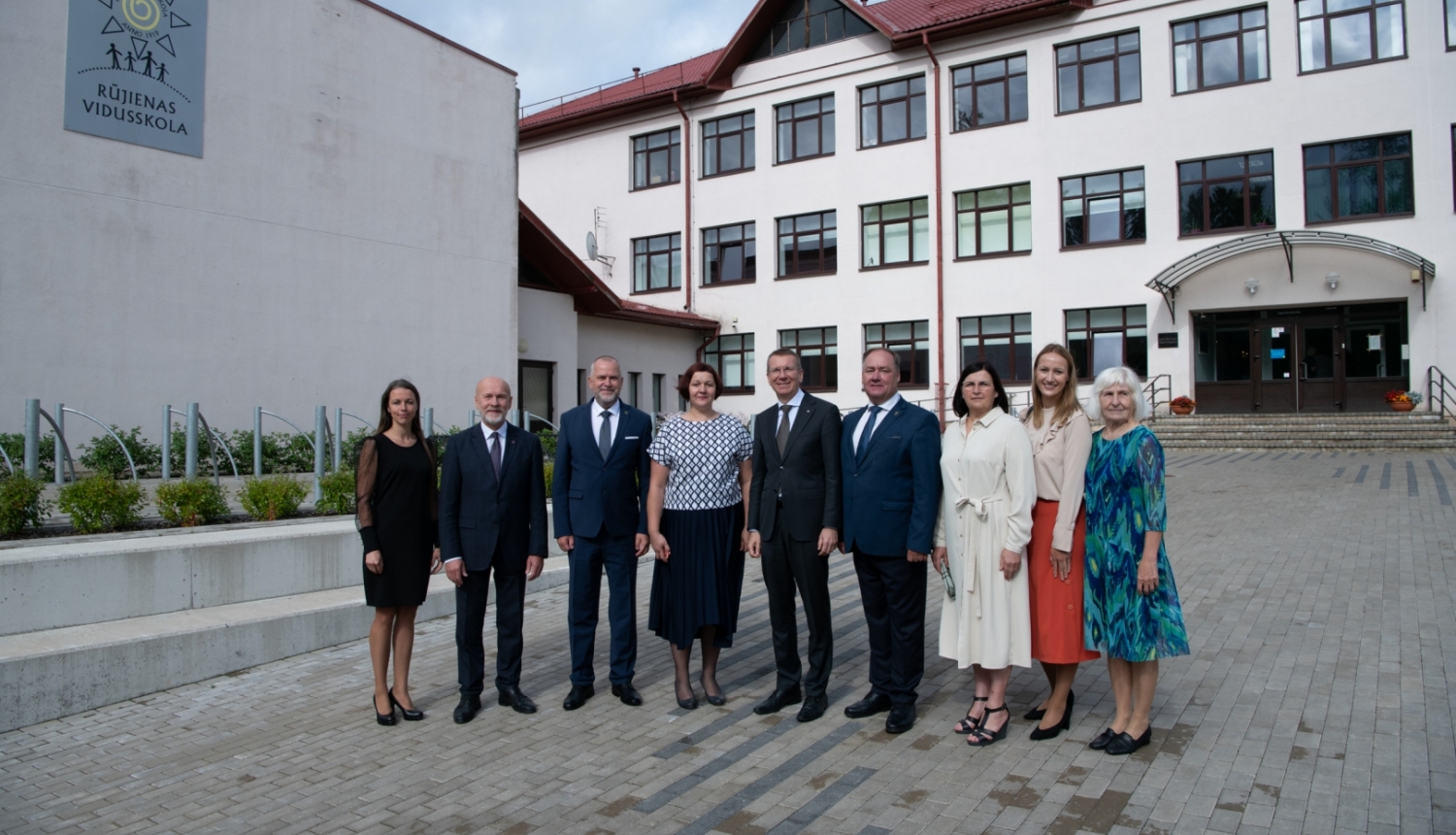 04.08.2023. Valsts prezidents Edgars Rinkevičs apmeklē Rūjienas vidusskolu