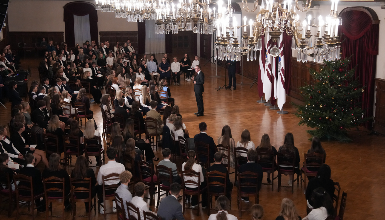 04.12.2024. Latvijas Republikas proklamēšanas 106.gadadienai veltītā skolēnu radošo darbu konkursa dalībnieku viesošanās Rīgas pilī