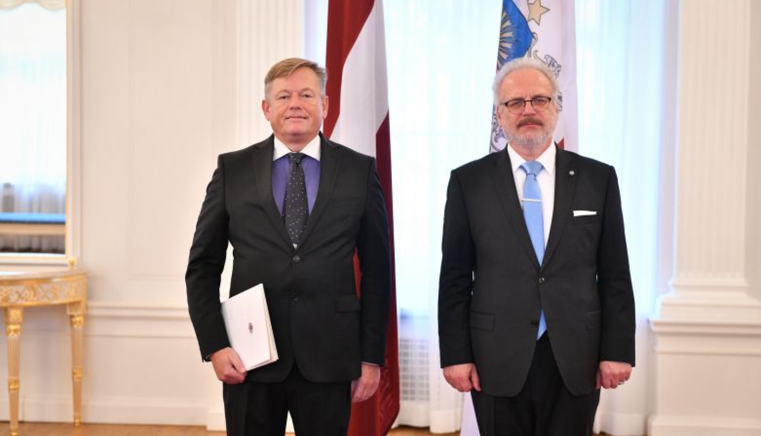 Valsts prezidents pasniedz akreditācijas vēstuli Latvijas Republikas ārkārtējam un pilnvarotajam vēstniekam Apvienotajos Arābu Emirātos Valsts prezidents pasniedz akreditācijas vēstuli Latvijas Republikas ārkārtējam un pilnvarotajam vēstniekam Apvienotajos Arābu Emirātos