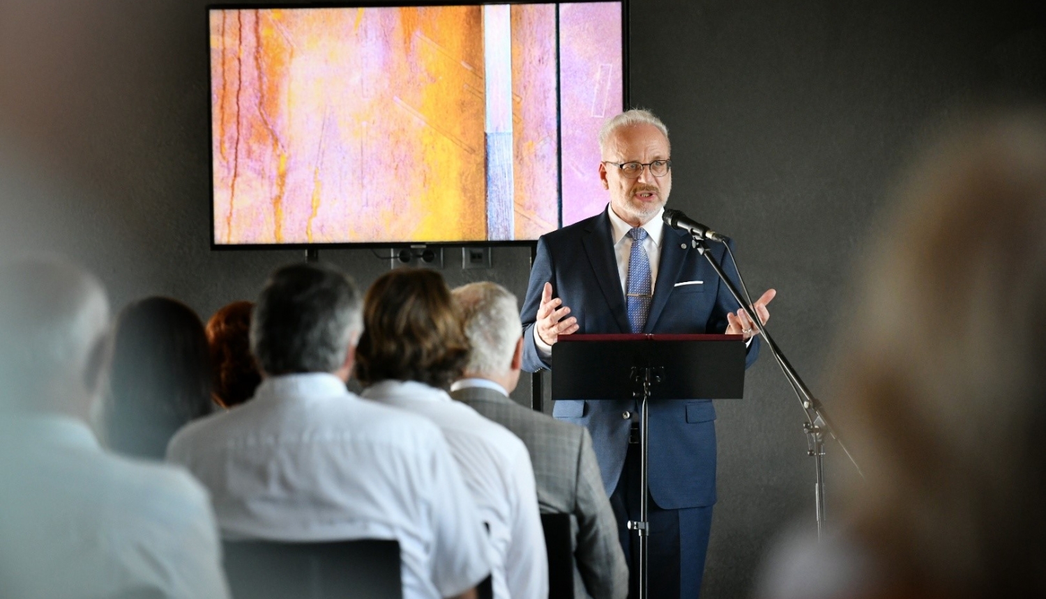 Valsts prezidents Egils Levits piedalās Saieta nama atklāšanā Likteņdārzā 2022. gada 18. augustā