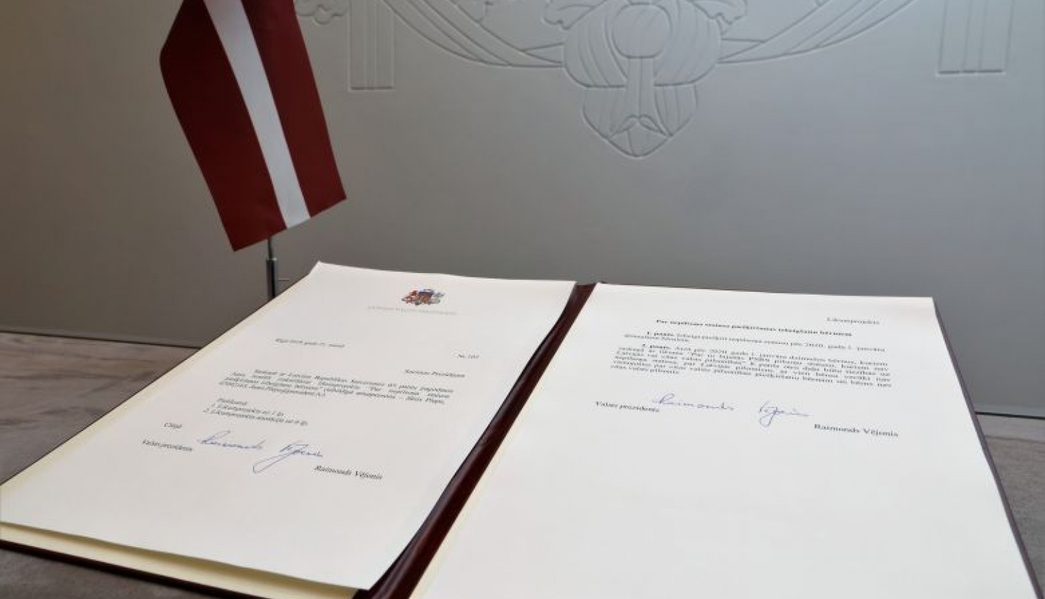 Valsts prezidents iesniedz Saeimā likumprojektu “Par nepilsoņa statusa piešķiršanas izbeigšanu bērniem”