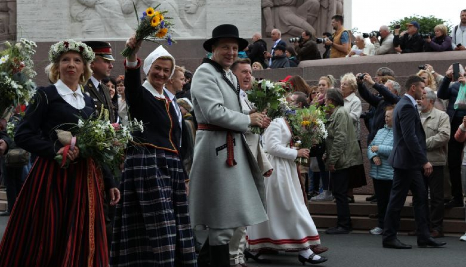 Valsts prezidents: Ar pirmo dziesmu svētku gājienu uz savu valsti devās nācija